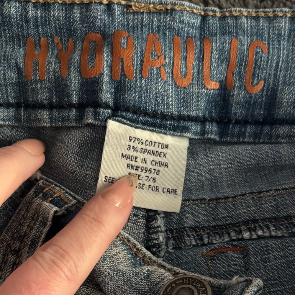 Hydraulic Denim low rise Jeans with Button Fly Closure 7/8